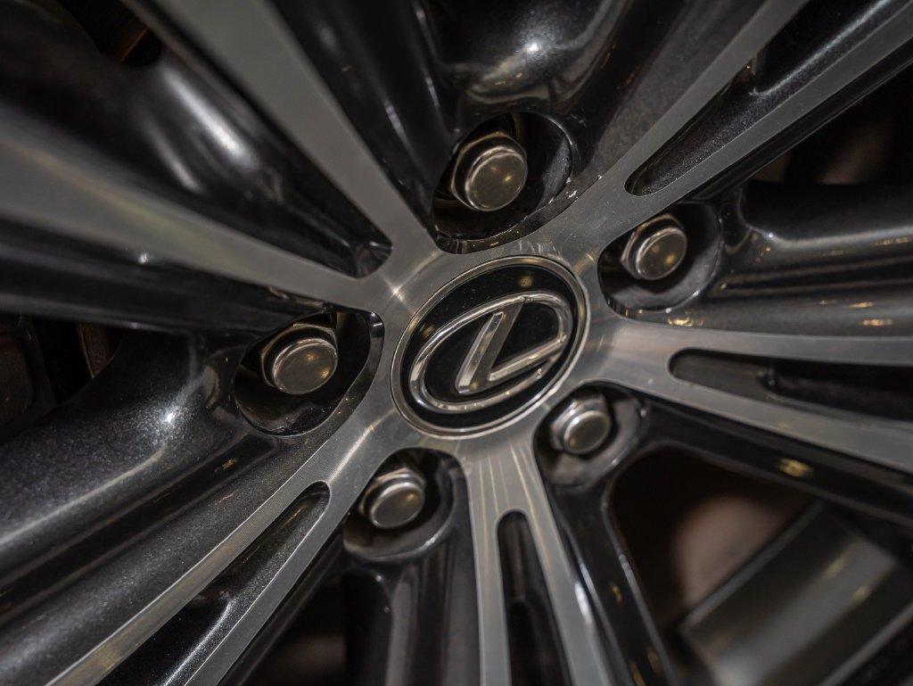 Used 2020 Atomic Silver Lexus 350 image 8