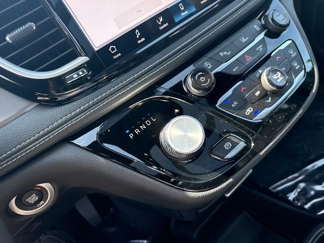 New 2026 Bright White Clear-Coat Exterior Paint Chrysler Select image 28