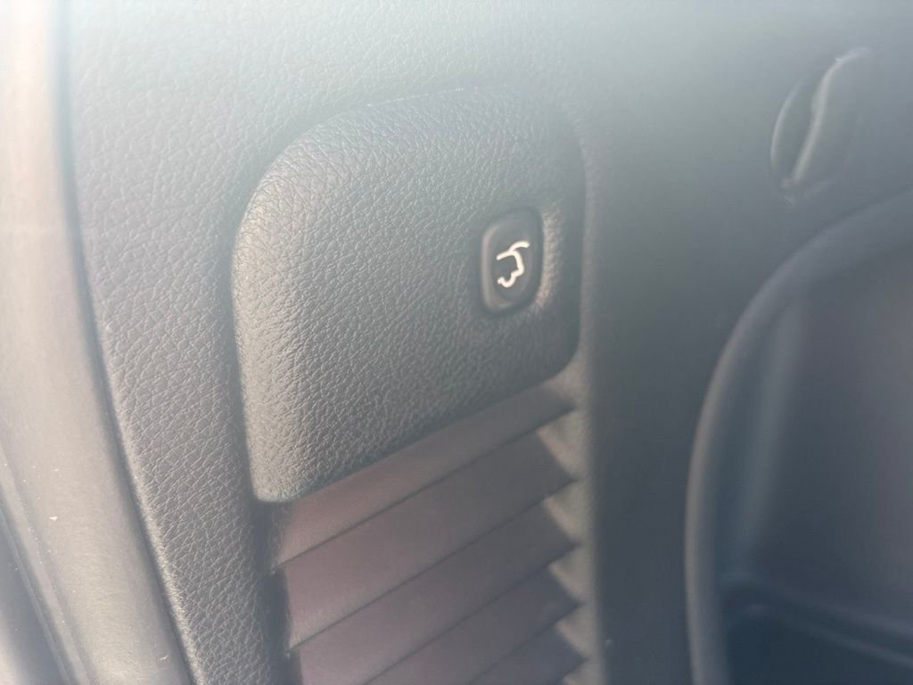 Used 2021 White Jeep Laredo X image 14