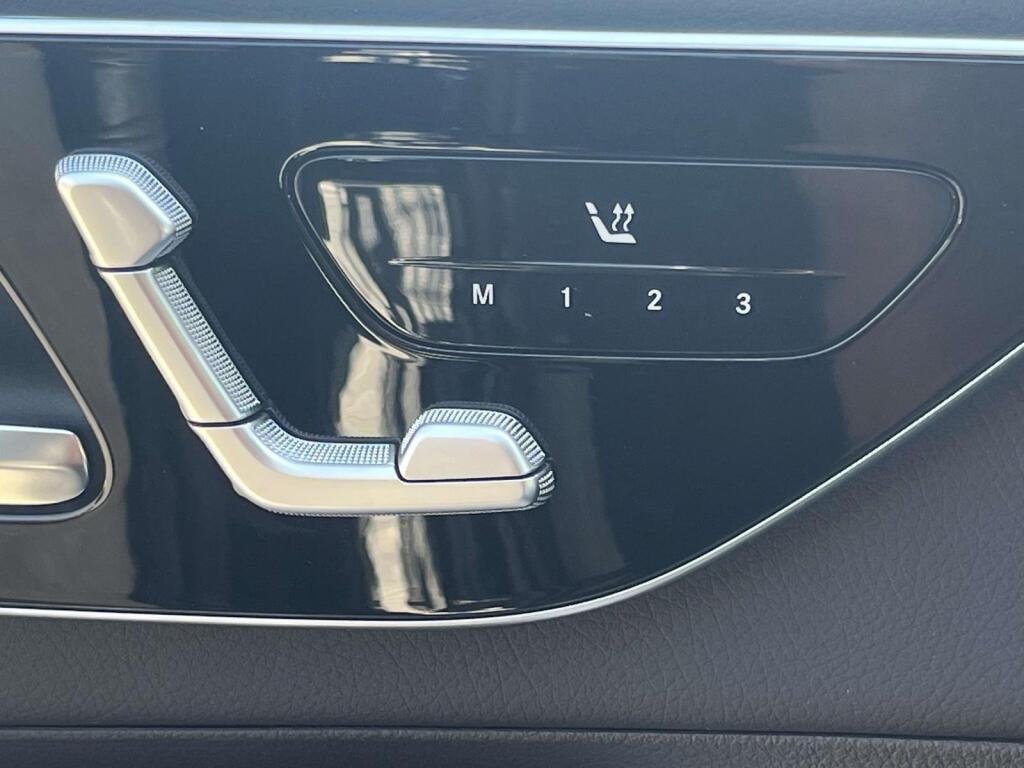 New 2026 2040/Black Mercedes-Benz GLC 300 image 35