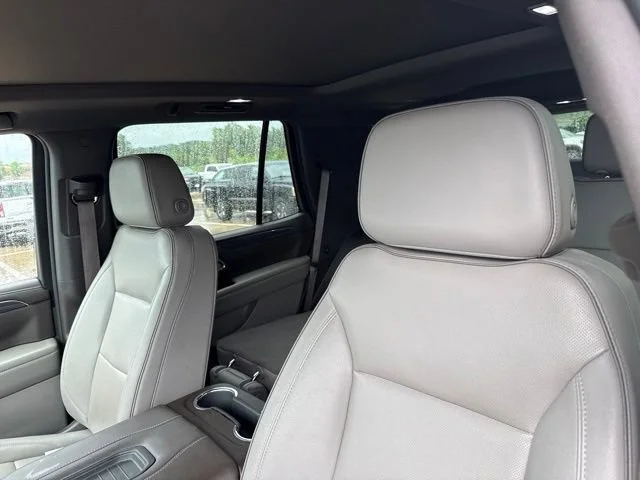 Used 2023 White Frost Tricoat GMC SLT image 19