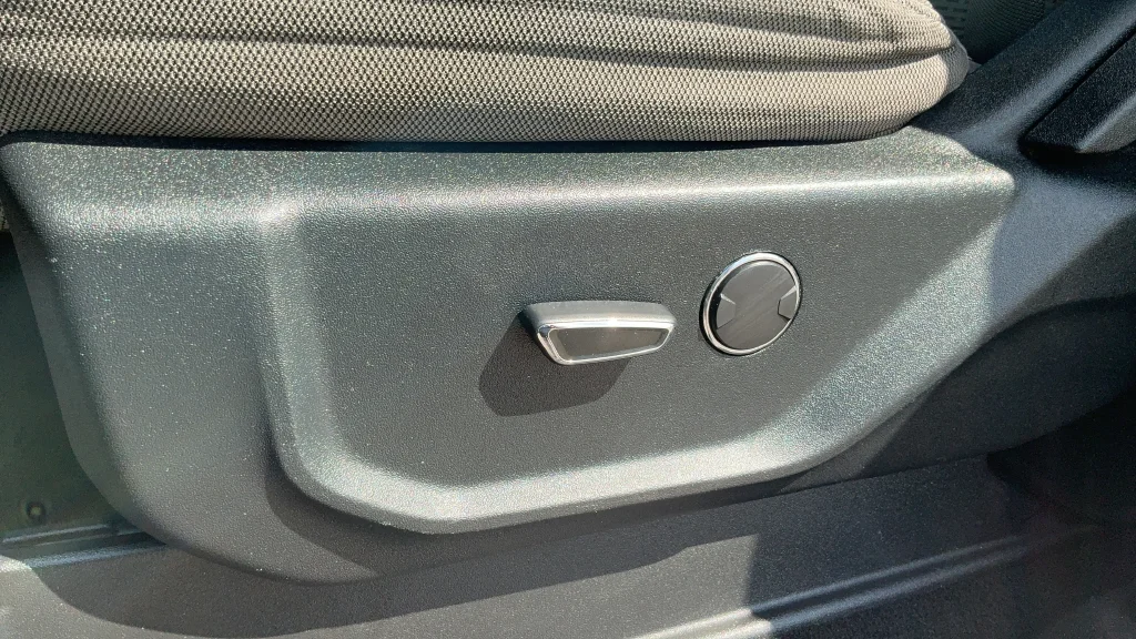 Used 2018 Blue Ford XLT image 19