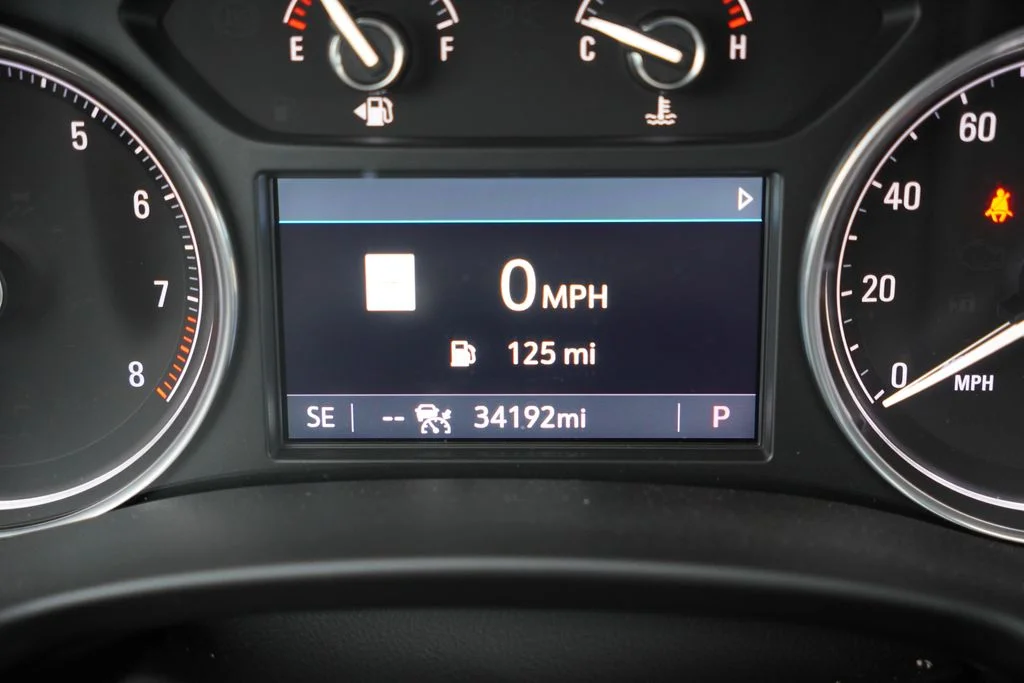 Used 2024 Ebony Twilight Metallic Buick Essence image 8