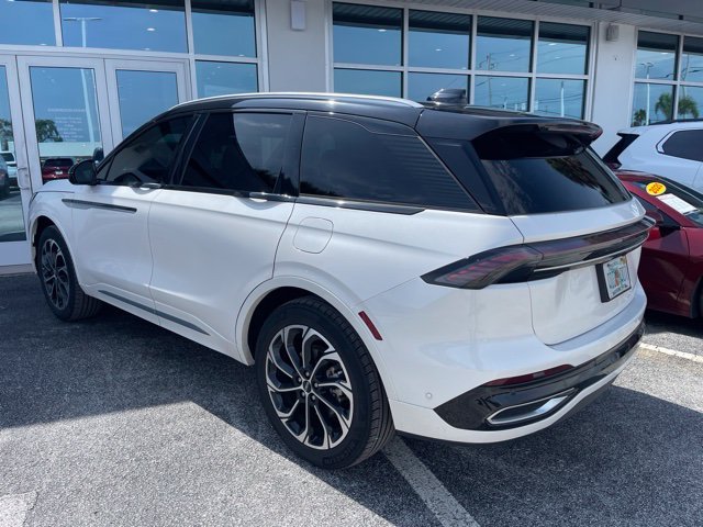 Used 2024 White Lincoln Reserve image 3