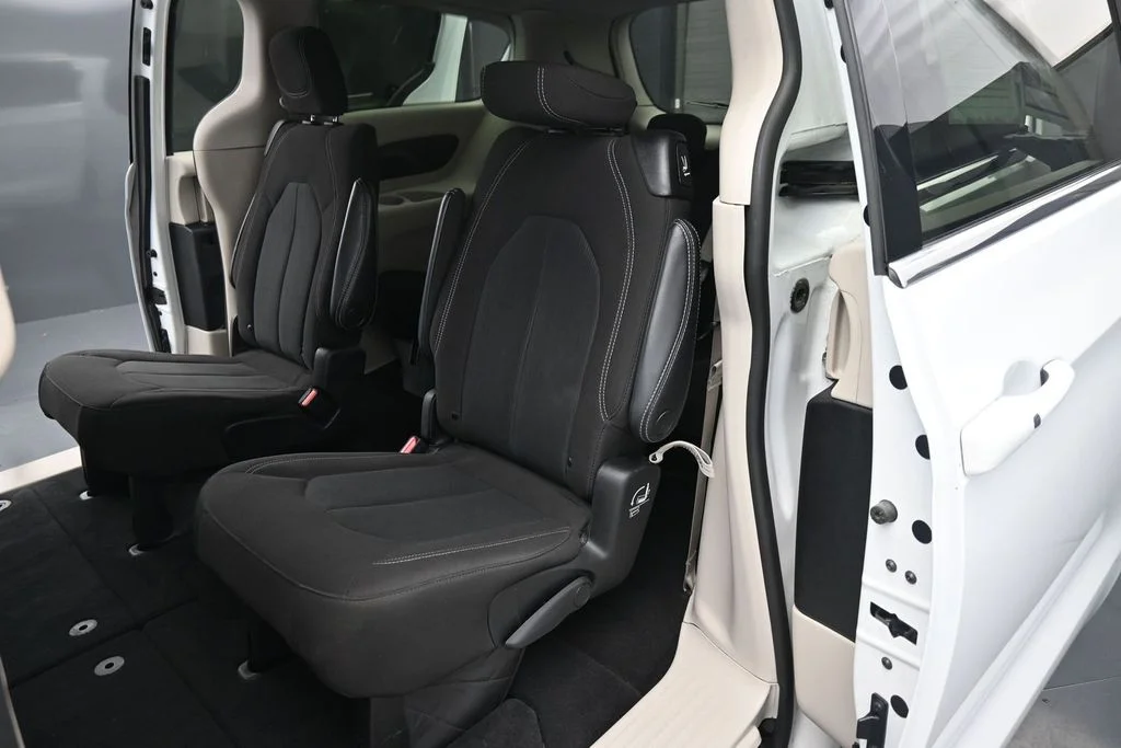 Used 2023 White Chrysler LX image 15