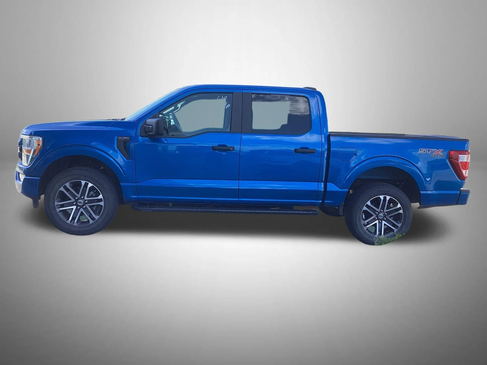 Used 2021 Blue Ford XL image 2