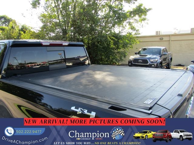 Used 2022 ONYX BLACK GMC SLT image 9