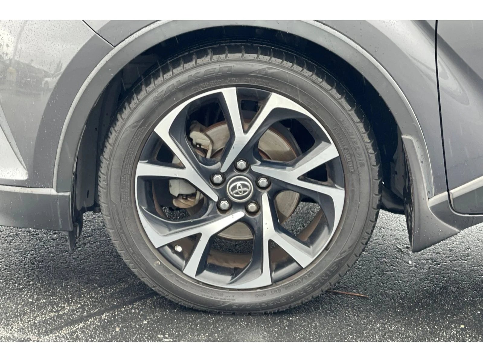 Used 2018 Magnetic Gray Metallic Toyota XLE Premium image 11