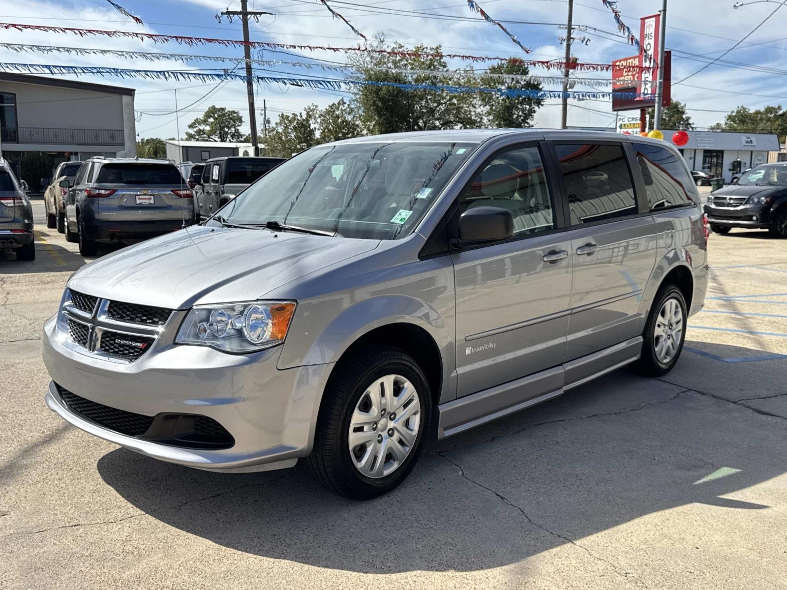 Used 2017 Silver Dodge SE image 3