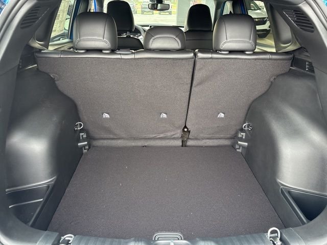 New 2026 Hydro Blue Pearlcoat Jeep Latitude image 17