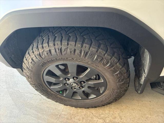 Certified Used 2025 WIND CHILL PEARL Toyota  image 5