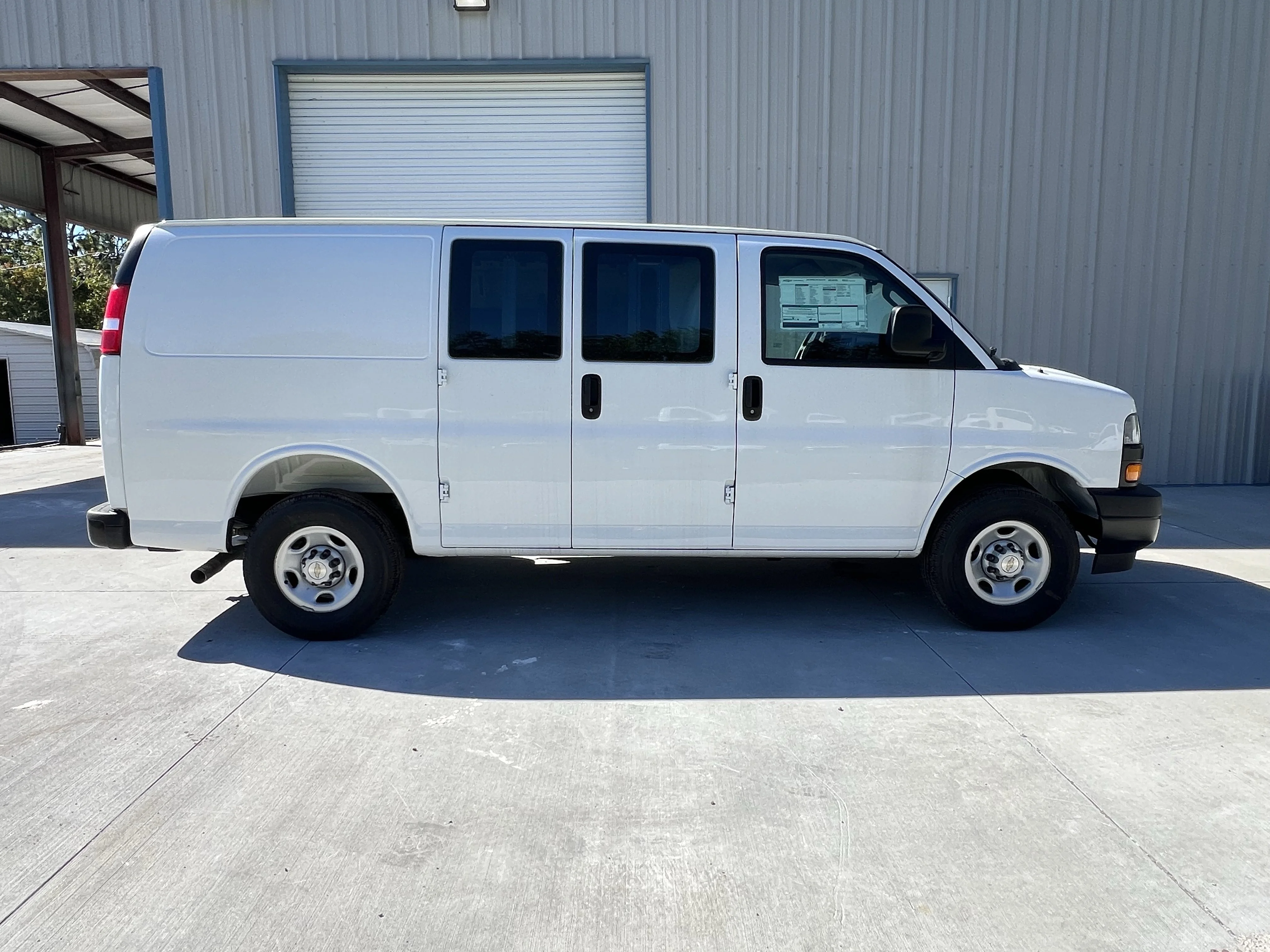 2025 Chevrolet Express Cargo Work Van - Photo 9