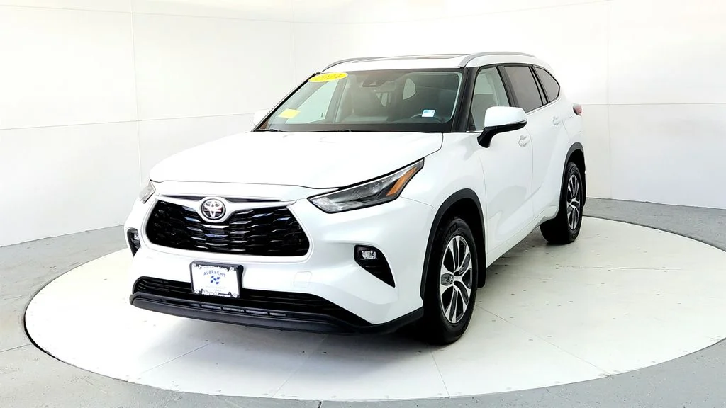 Certified Used 2024 Beige Toyota XLE image 2