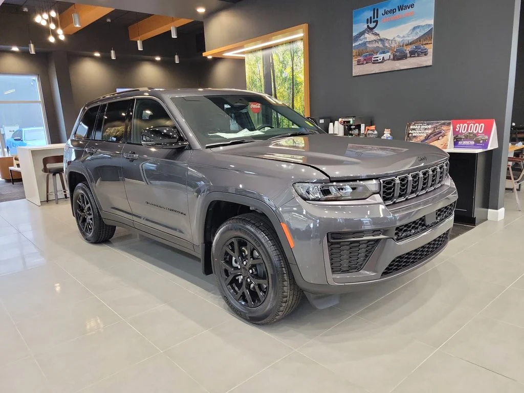 New 2026 Baltic Gray Metallic Clear-Coat Exterior Paint Jeep Altitude image 36