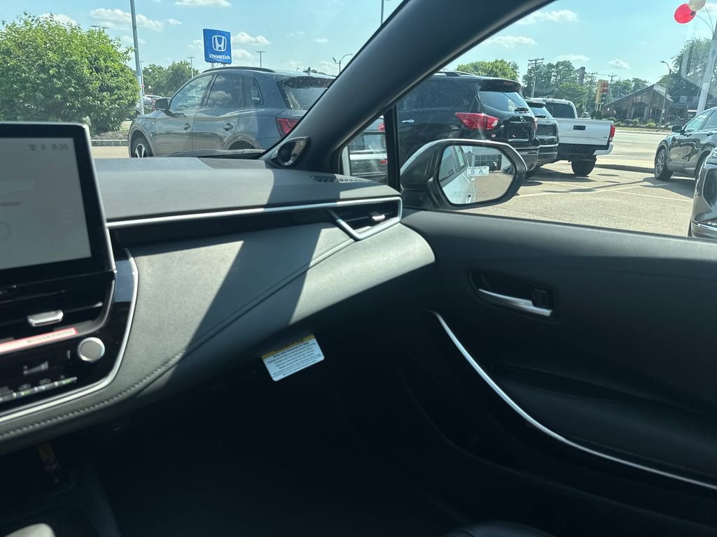New 2026 Classic Silver Metallic with Midnight Black Metallic roof Toyota XSE image 27