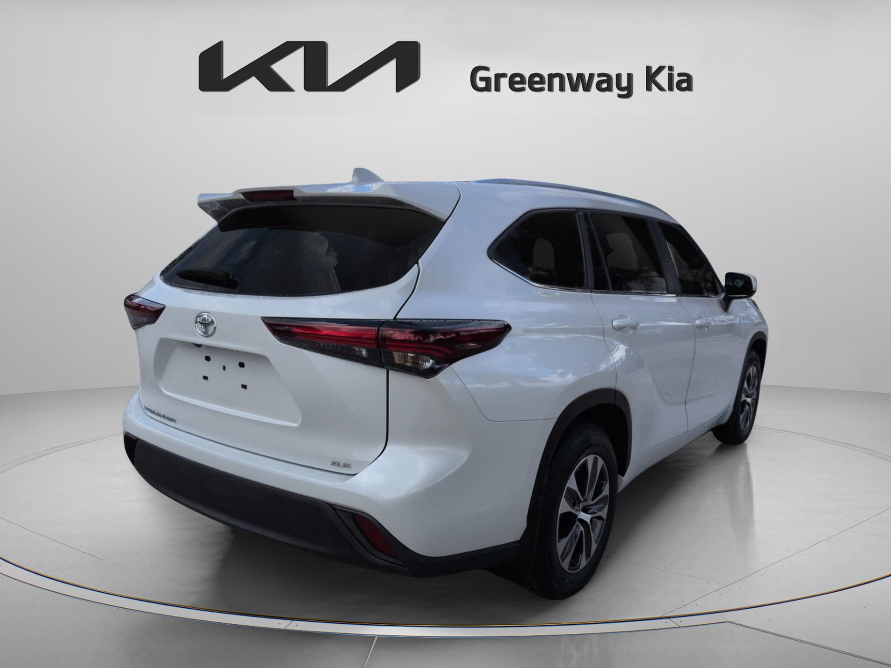 Used 2024 Pearl Toyota XLE image 6