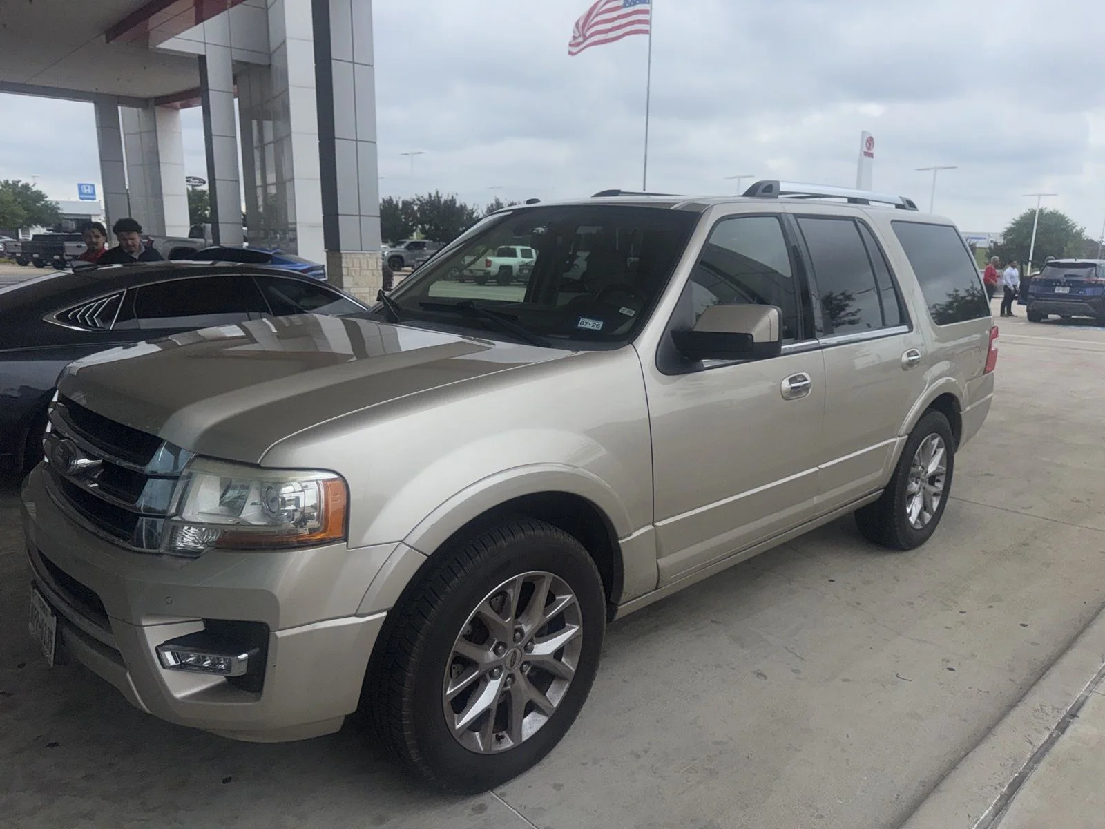 2017 Ford Expedition Limited's photo