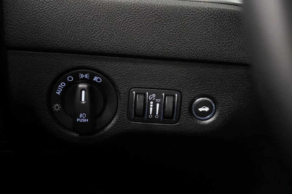 Used 2015 Black Dodge R/T image 41