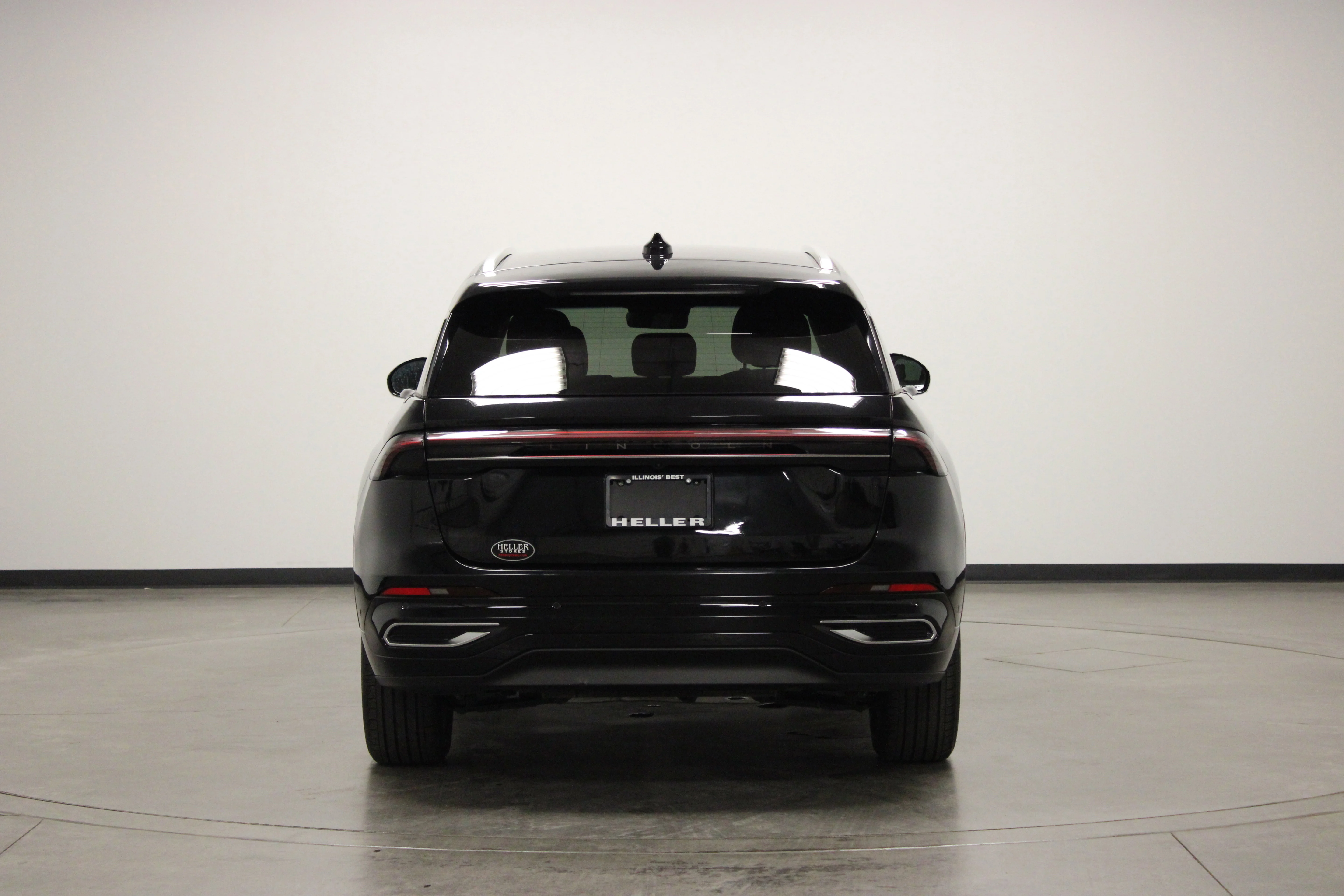 Used 2024 Black Metallic Lincoln Reserve image 7