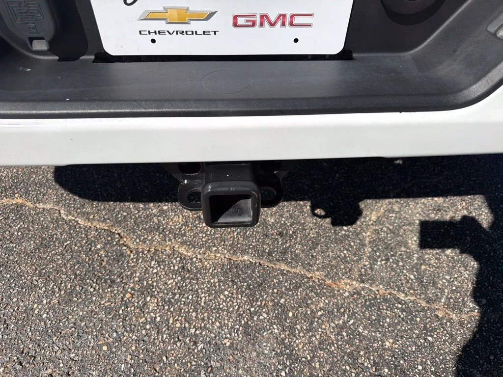 Used 2022 SUMMIT WHITE Chevrolet Custom image 10