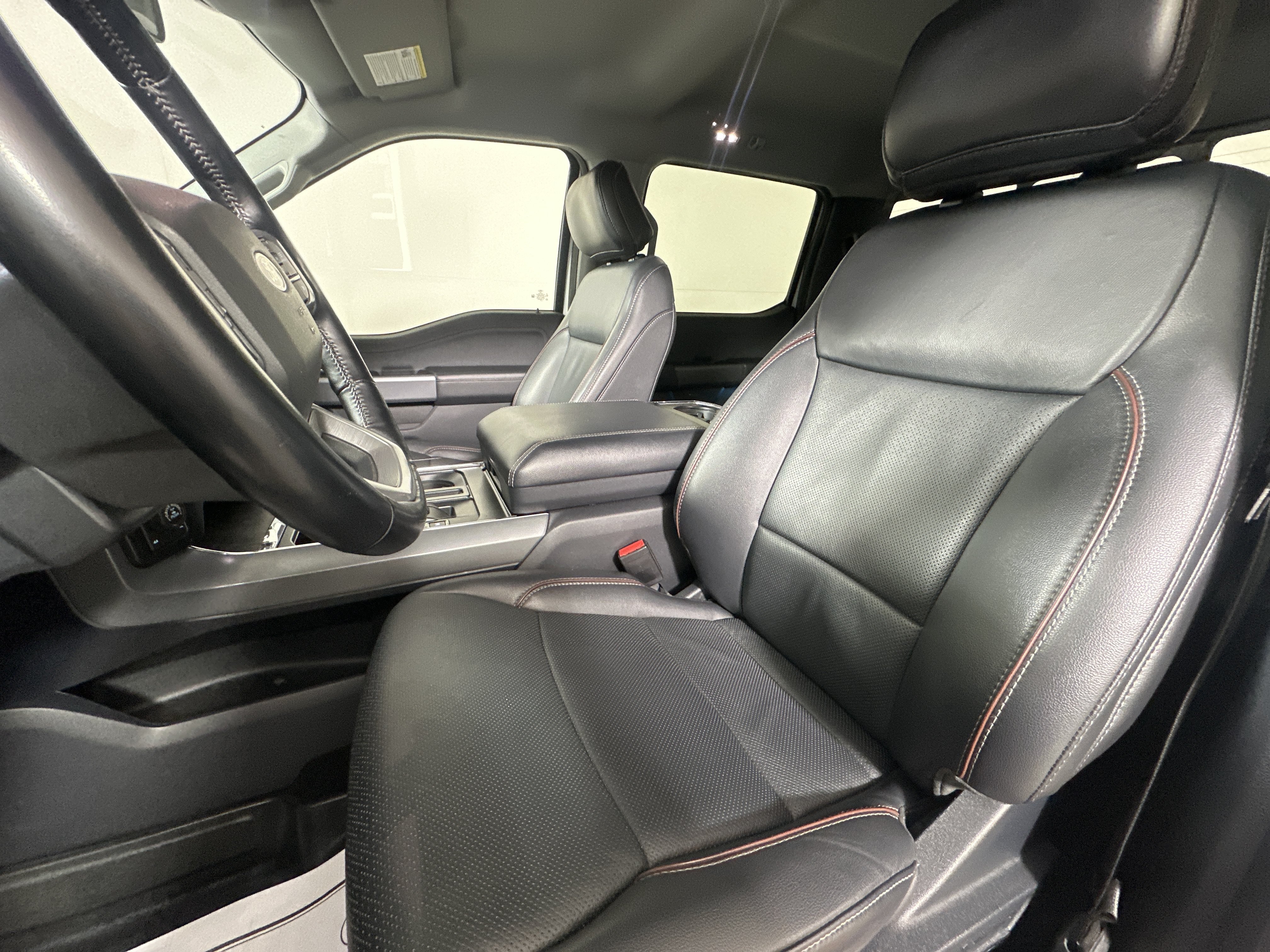 Used 2021  Ford  image 9