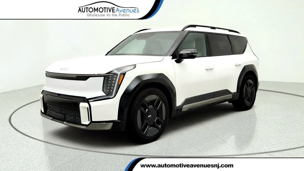 Used 2026 Glacial White Kia GT-Line AWD image 1