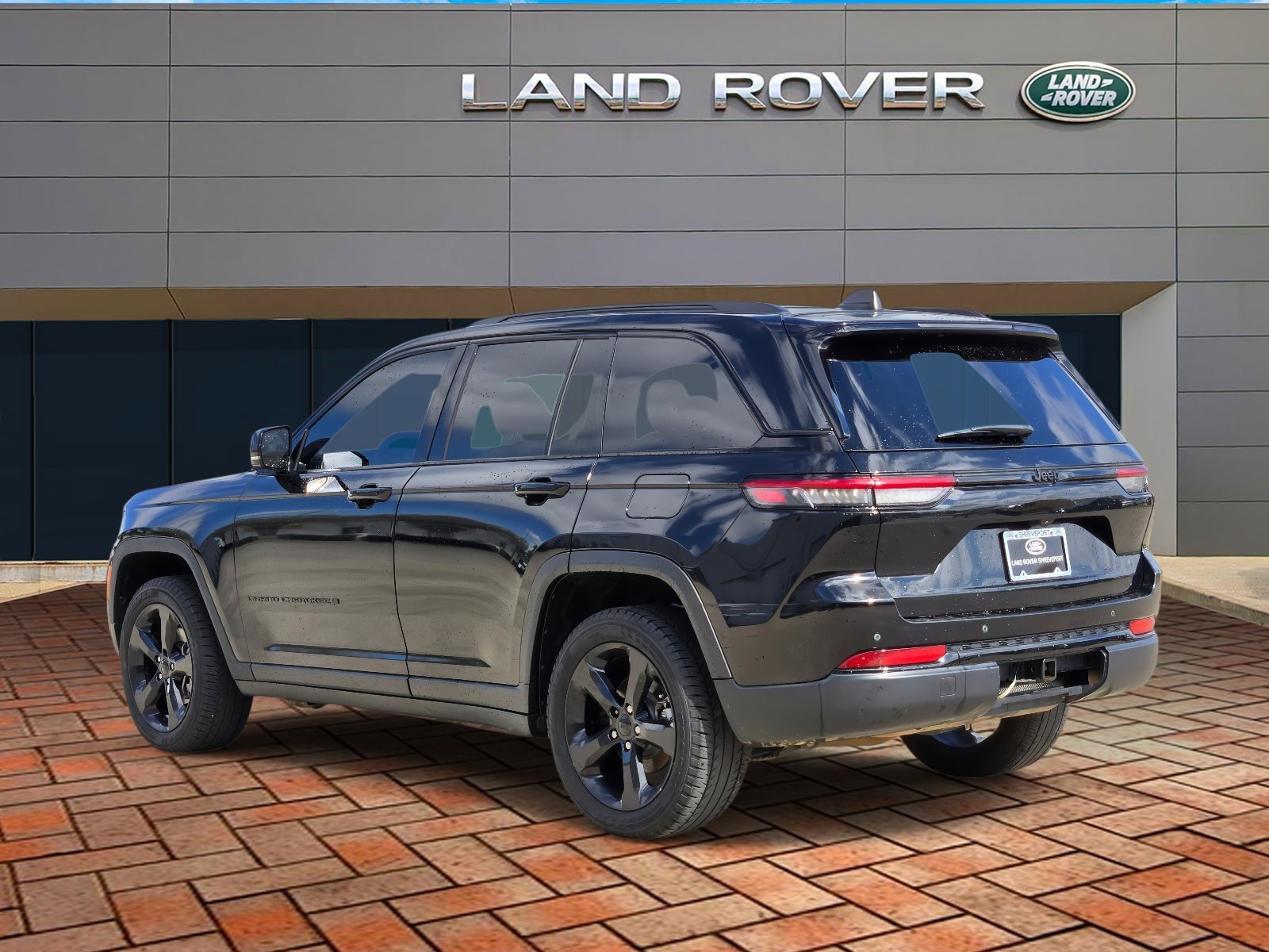 Used 2023 Diamond Black Crystal Pearlcoat Jeep Altitude image 6