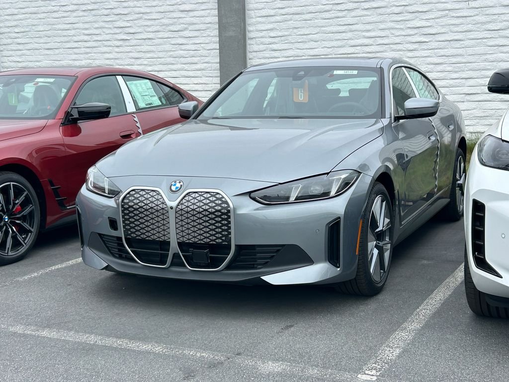 New 2026 Skyscraper Grey Metallic BMW eDrive40 image 2