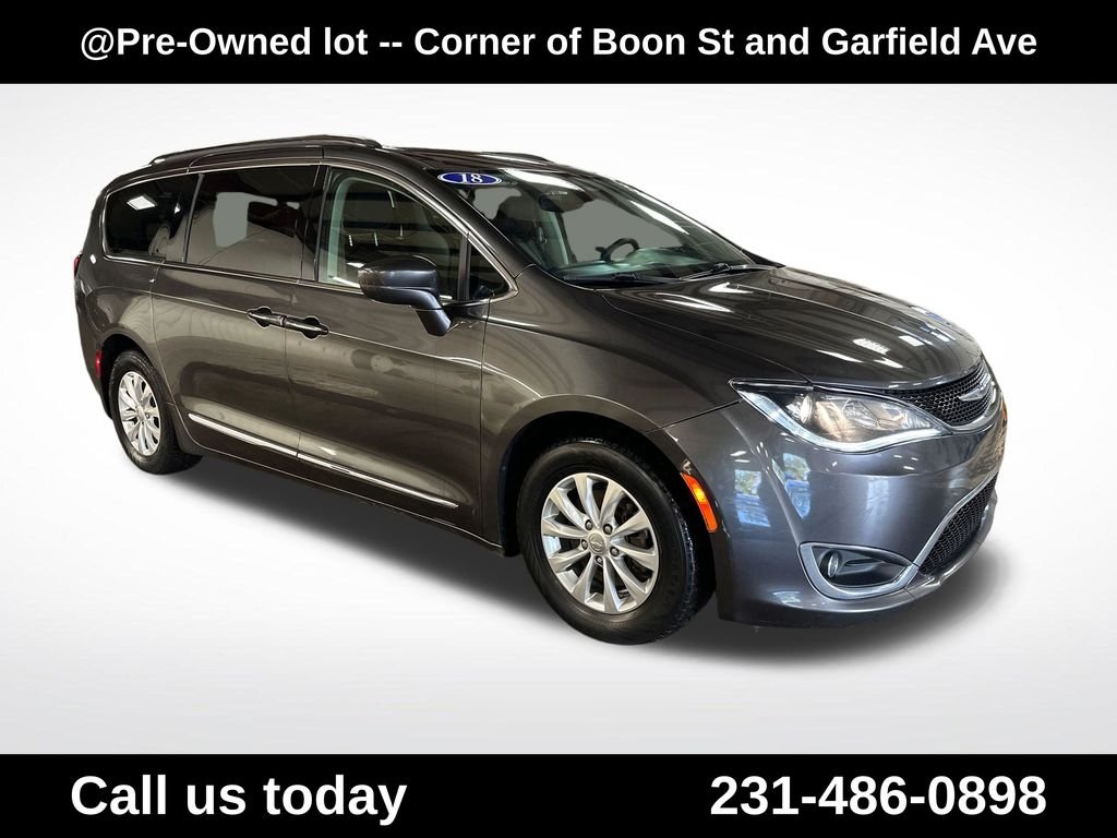 Used 2018 Gray Chrysler Touring L image 7