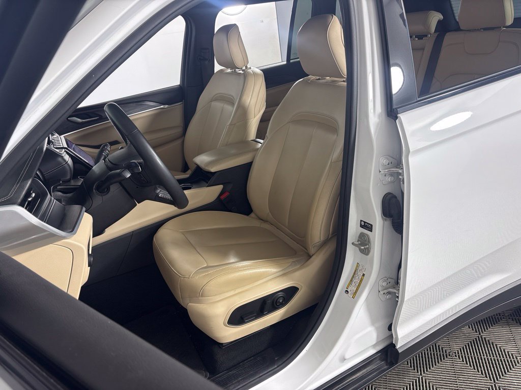 Used 2024 White Jeep Limited image 9