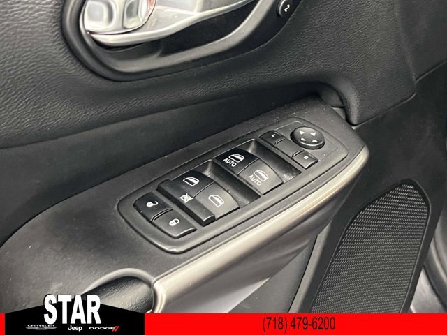 Used 2019 Granite Crystal Metallic Clearcoat Jeep Limited image 17