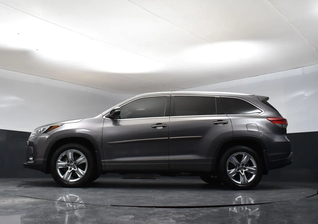 Used 2018 Gray Toyota Limited image 9