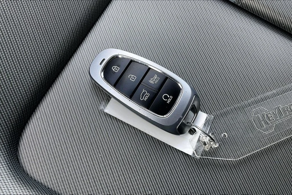 Used 2025 Gray Hyundai SEL image 35