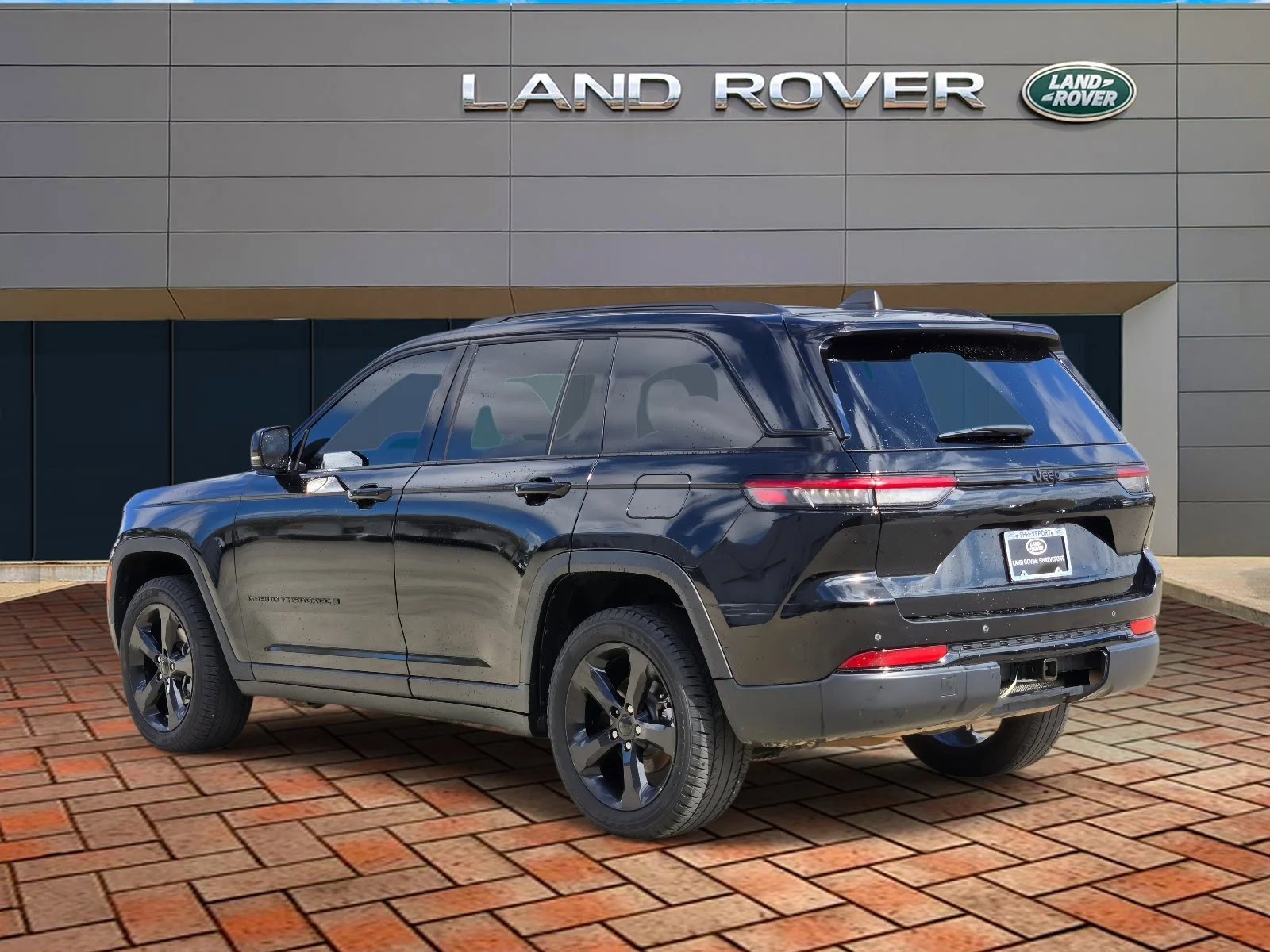 Used 2023 Diamond Black Crystal Pearlcoat Jeep Altitude image 6