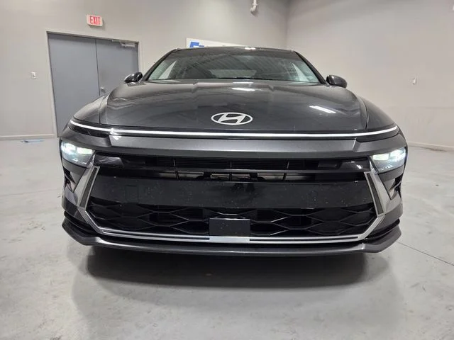 Used 2024 Gray Hyundai SEL image 2