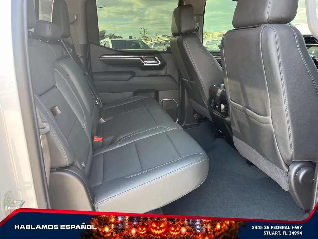 Used 2025 Summit White Chevrolet RST image 17