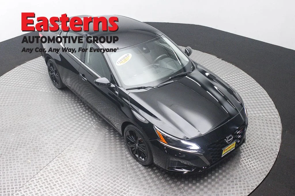 Used 2024 Black Nissan 2.5 SR image 3