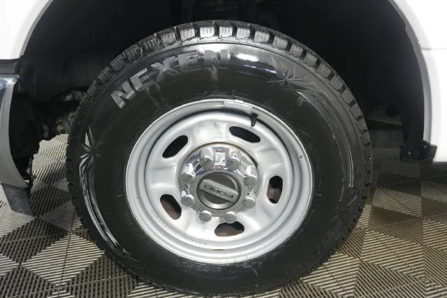 Used 2019 Oxford White Ford XL image 9