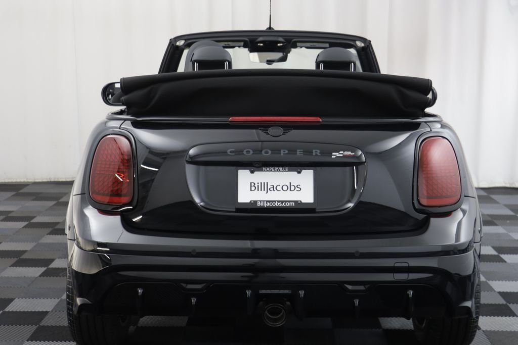 New 2026 Midnight Black MINI Iconic image 16