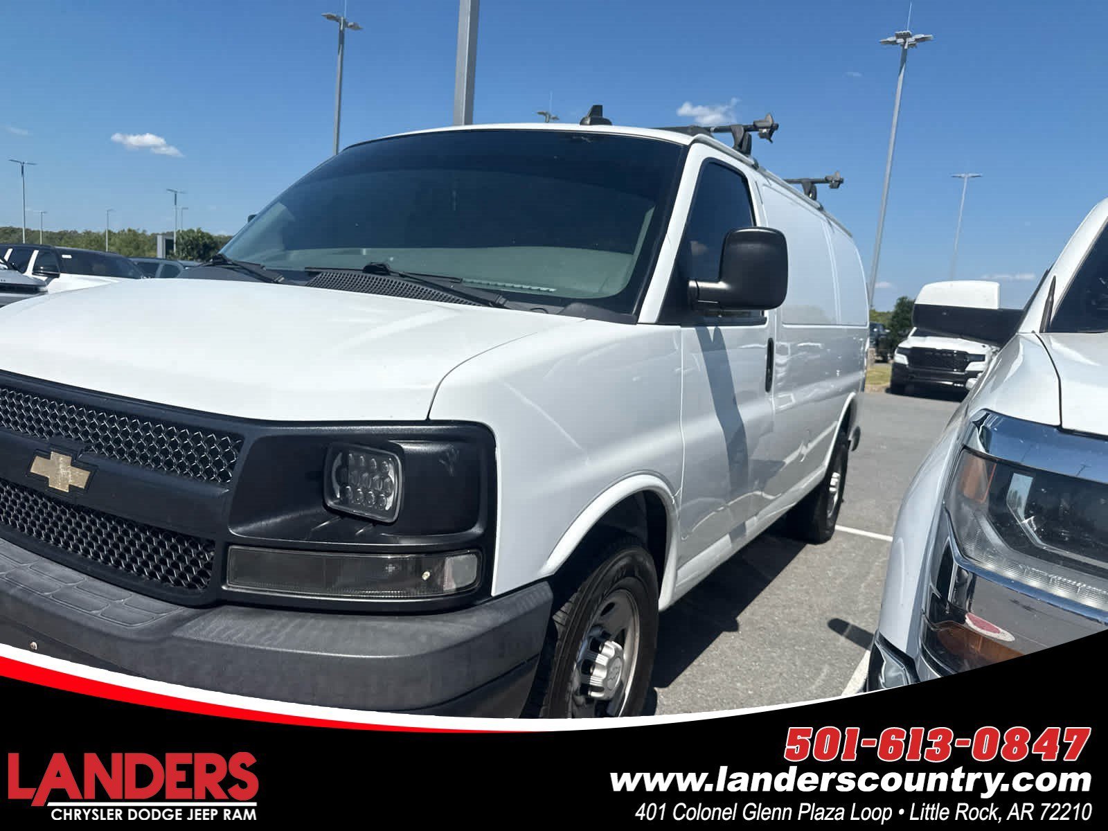 Used 2017 Summit White Chevrolet  image 1