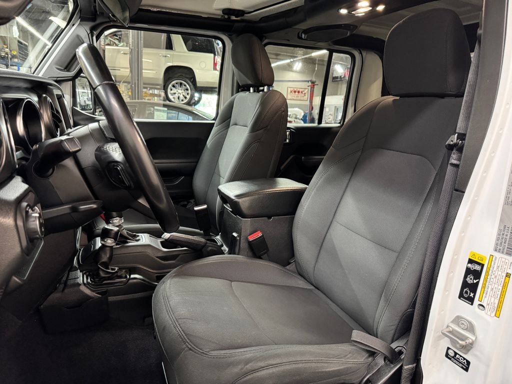 Used 2022 White Jeep Sport image 17