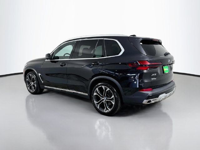 Used 2024 Black Sapphire Metallic BMW sDrive40i image 5