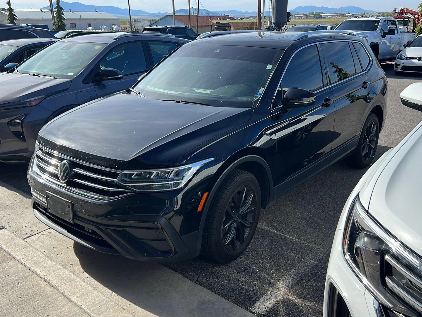 2022 Volkswagen Tiguan 2.0T SE 4Motion's photo