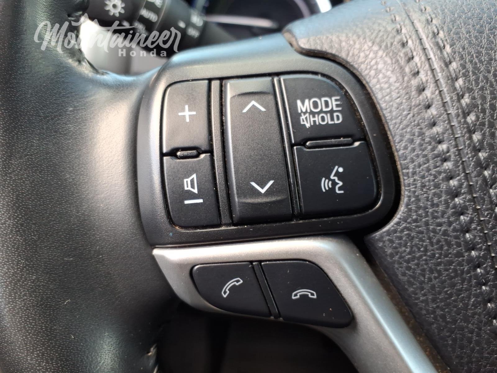 Used 2019 Predawn Gray Mica Toyota XLE image 31