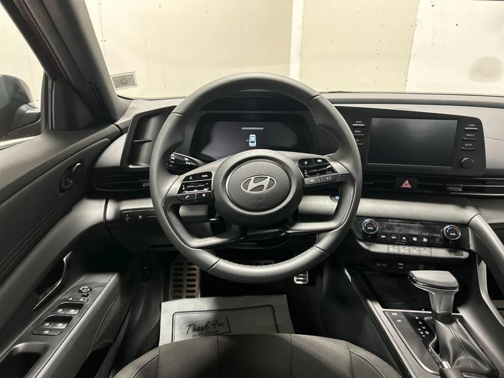 2025 Hyundai Elantra SEL - Photo 13