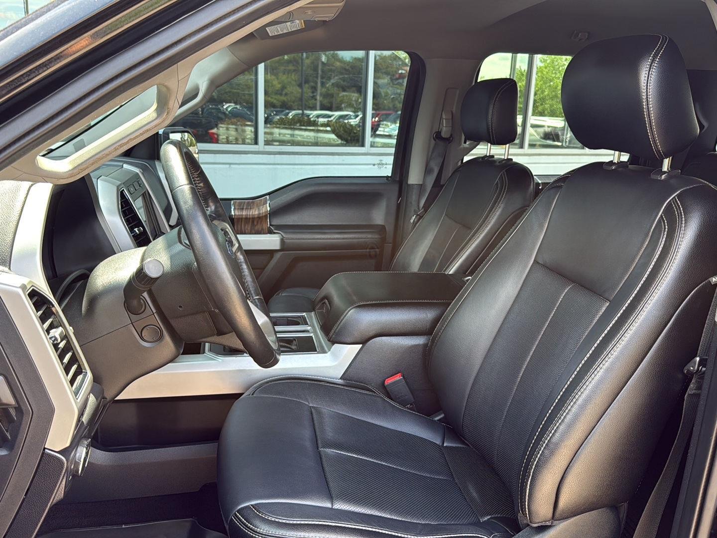 Used 2020 Agate Black Metallic Ford LARIAT image 14