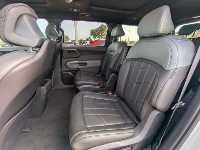 New 2027 Glacial White Pearl Kia X-LINE SX image 17