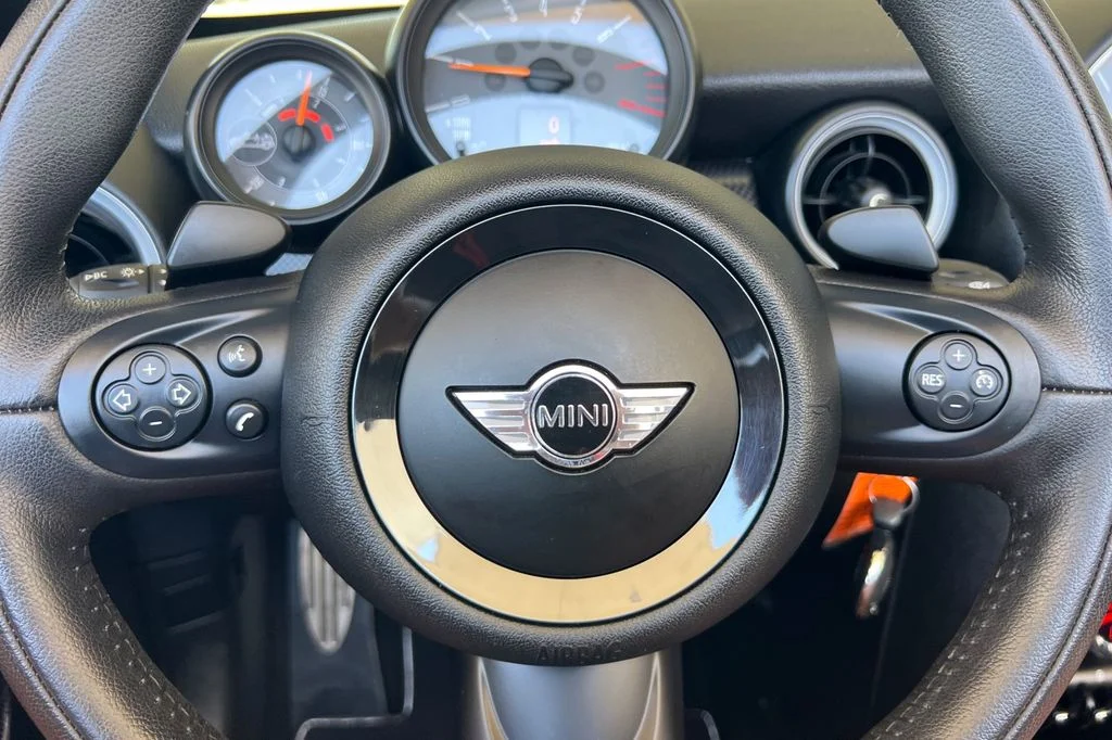 Used 2015 White MINI Base image 22