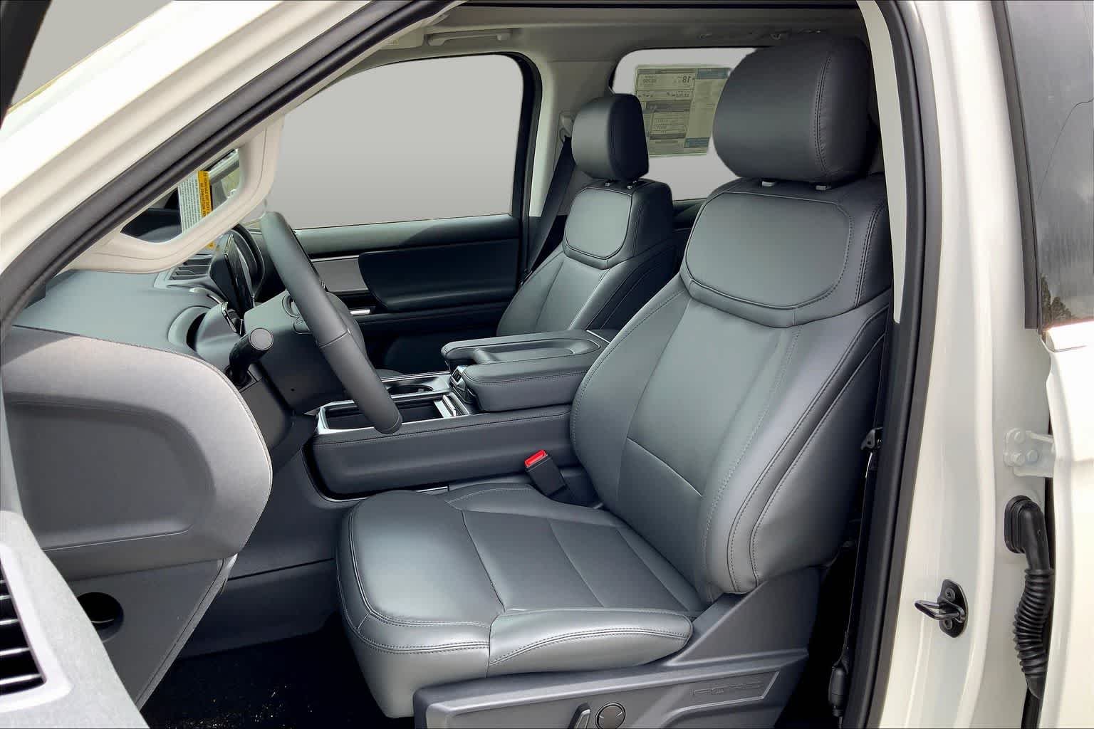 New 2026 Star White Metallic Tri-Coat Ford Active image 9
