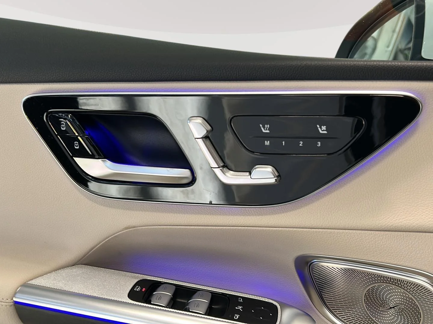 New 2026 Polar White Mercedes-Benz GLC 300 image 22